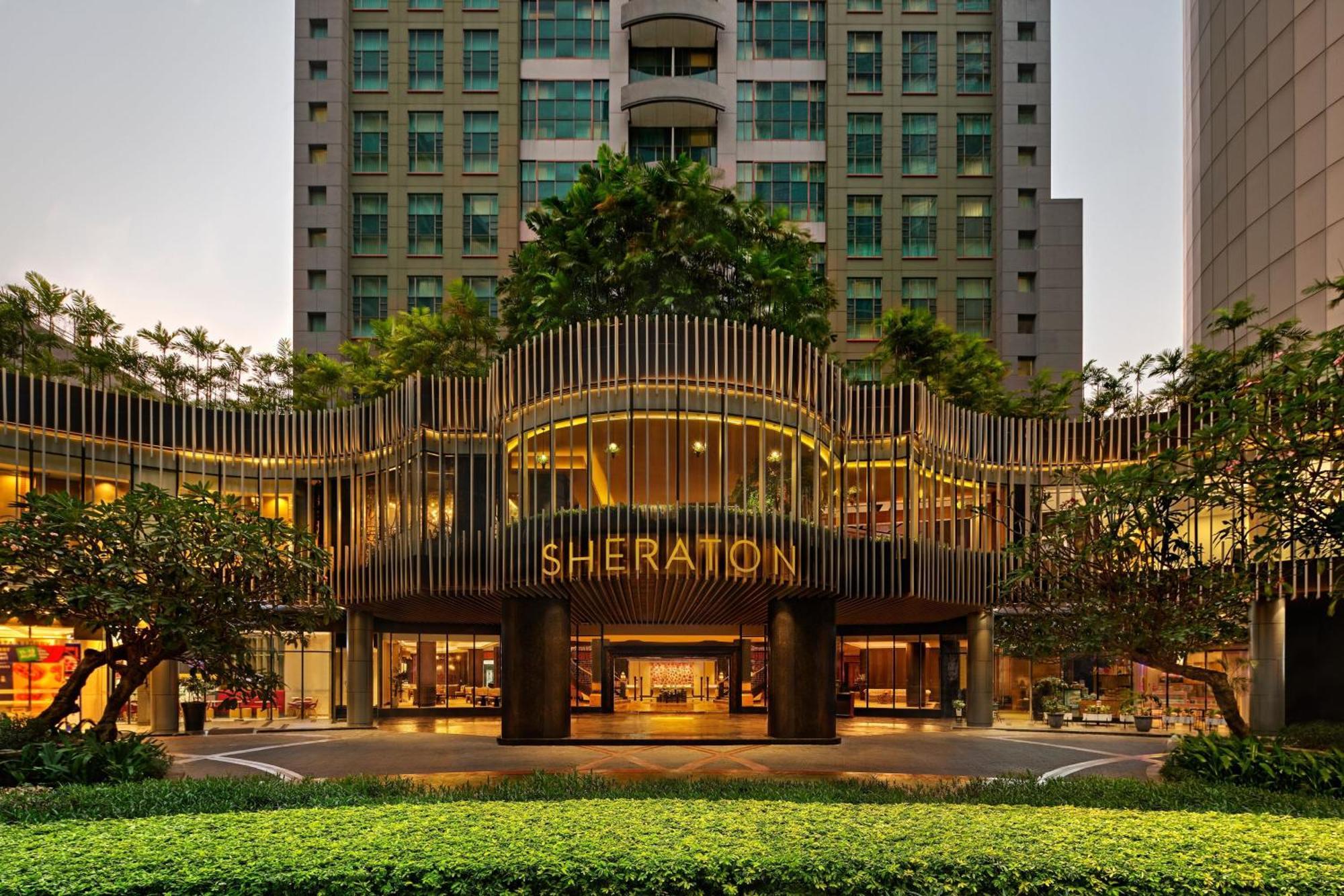 Sheraton Surabaya Hotel & Towers Exterior photo